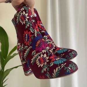 Joie Silk Embroidered Floral Colorful Asian Heeled Boots Sz 38 1/2